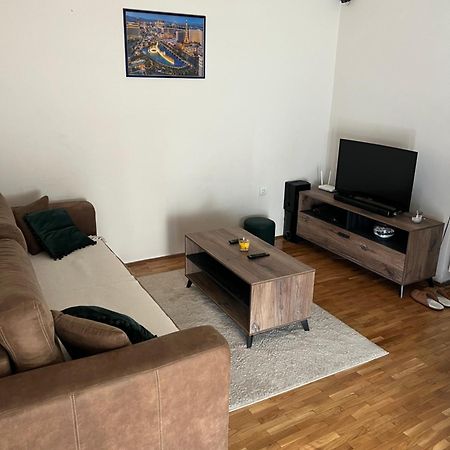 Sad Apartman Ni Екстериор снимка
