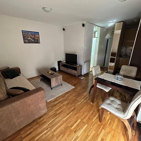 Sad Apartman Ni Екстериор снимка
